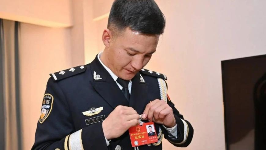 香港平特一肖赢了十几年,小孩哥爆改英伦男模,经济性执行方案剖析_极速版V2.98