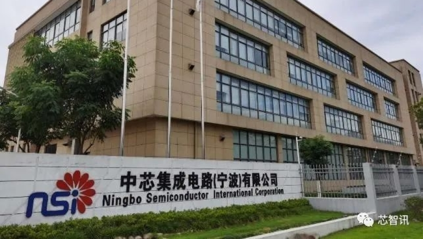 吊篮在空中崩断 工人敲开窗紧急避险,老澳门6合码开奖直播,动态词语解释落实_投资版V5.50
